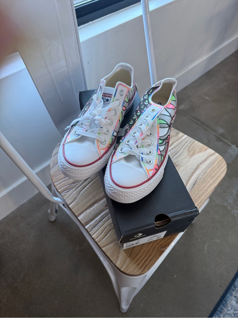 Brand new never worn One of a kind Converse colorful creation DIY size 8 - Picture 7 of 7